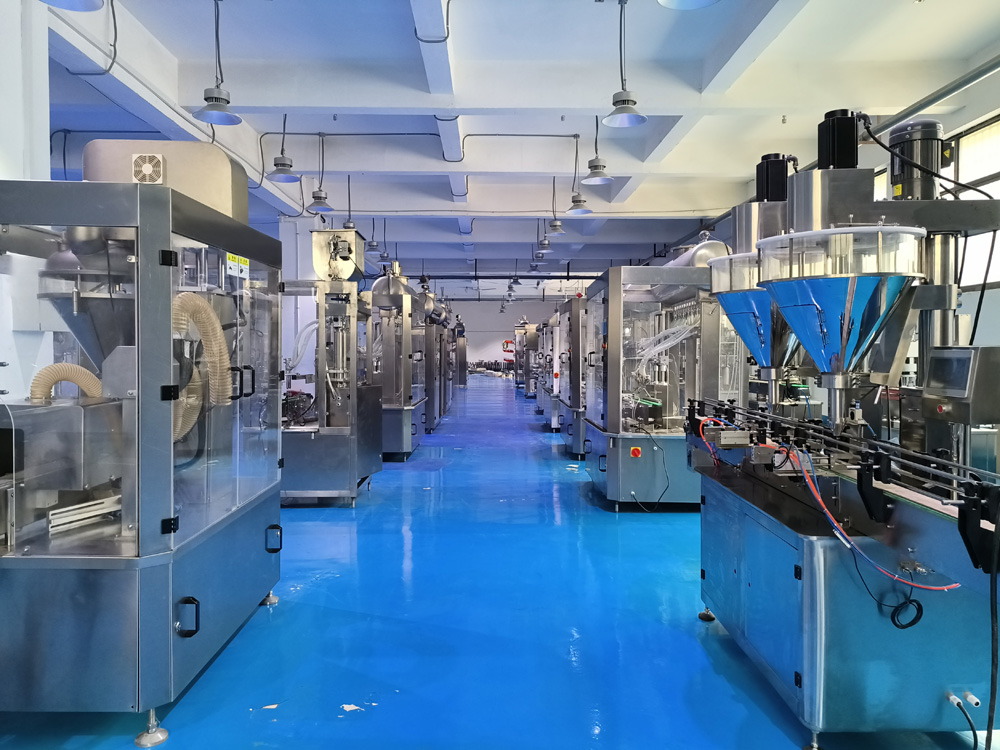 全自動(dòng)粉劑灌裝機(jī)、液體灌裝機(jī)車(chē)間