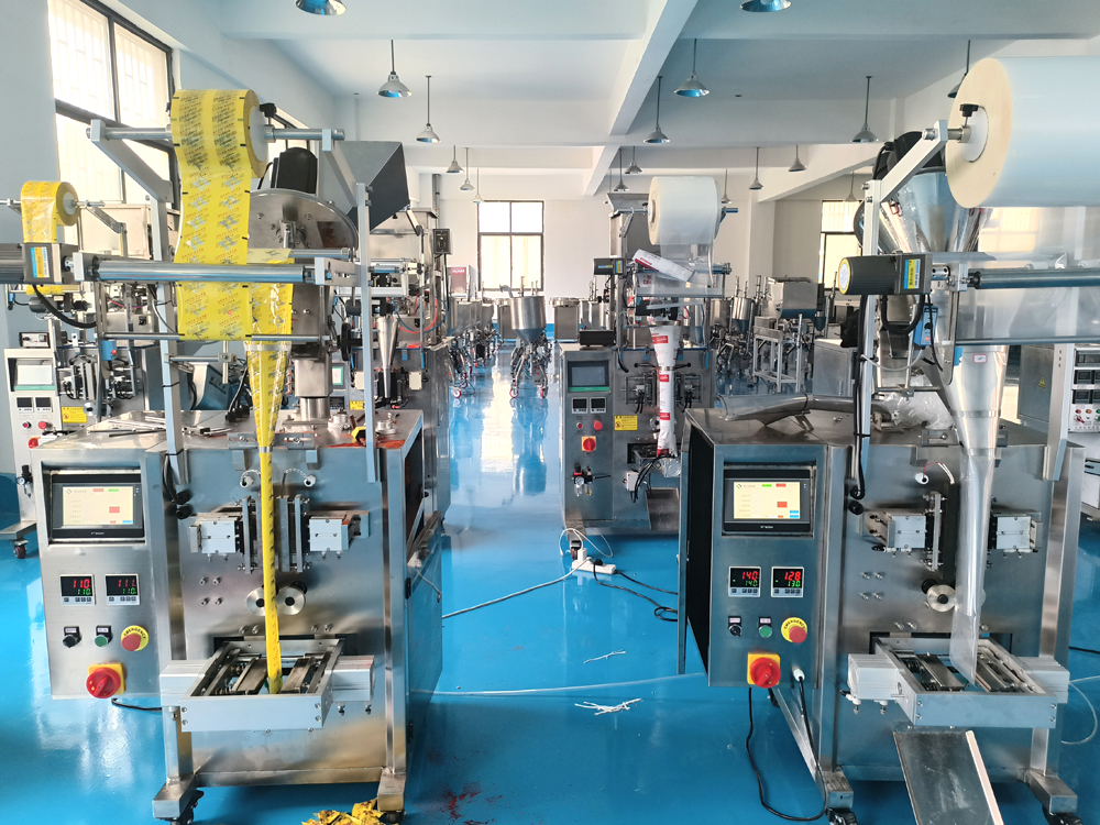 油辣椒自動包裝機 芝麻油包裝機應(yīng)用案